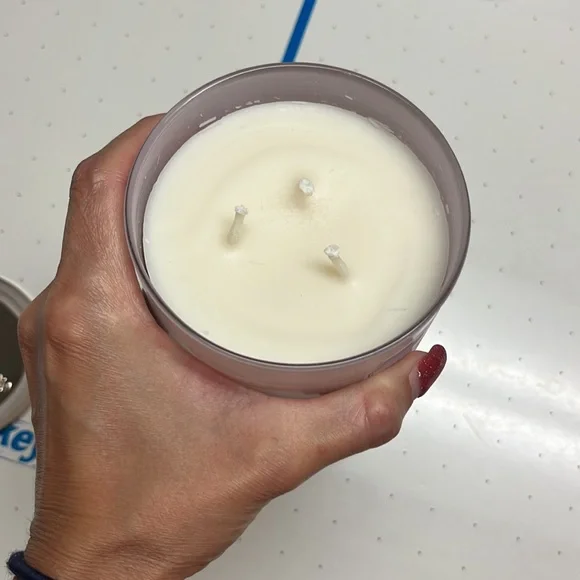 New 3 wick White Barn Candle - Picture 4 of 7